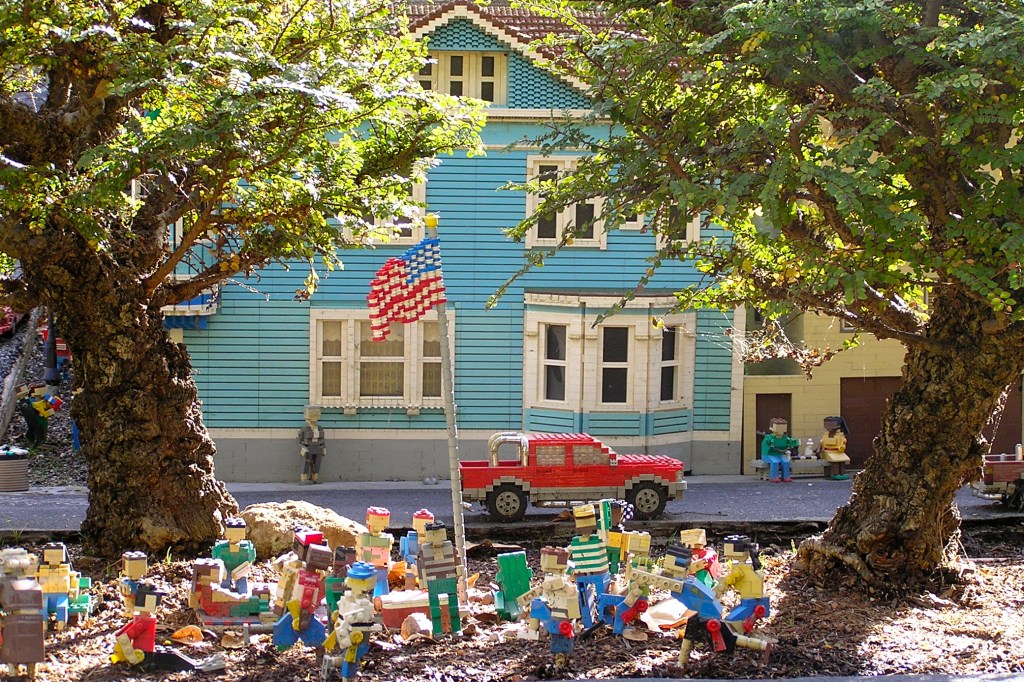 Time for a friendly neighborhood picnic in San Fransisco.  Can you find the cooler?