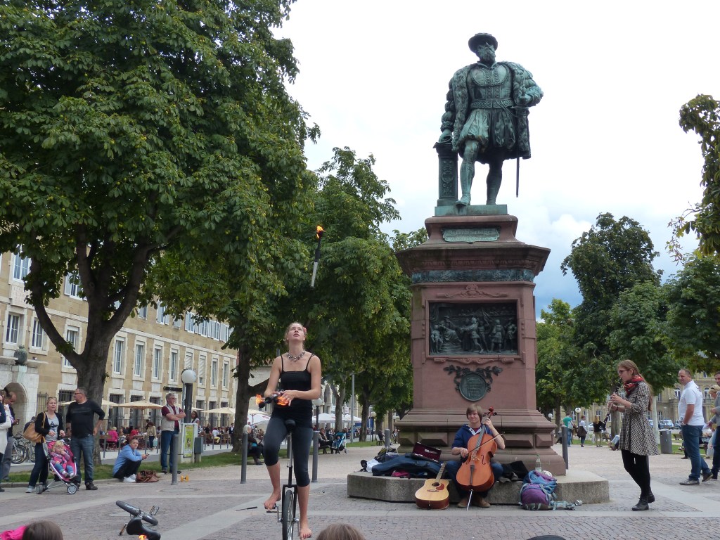 Street performers near the demonstration 