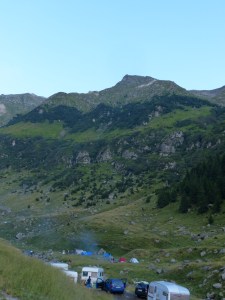 Masses of people camping along the road below the not-as-remote-as-it-seems grazing area on the Transfăgărășan.